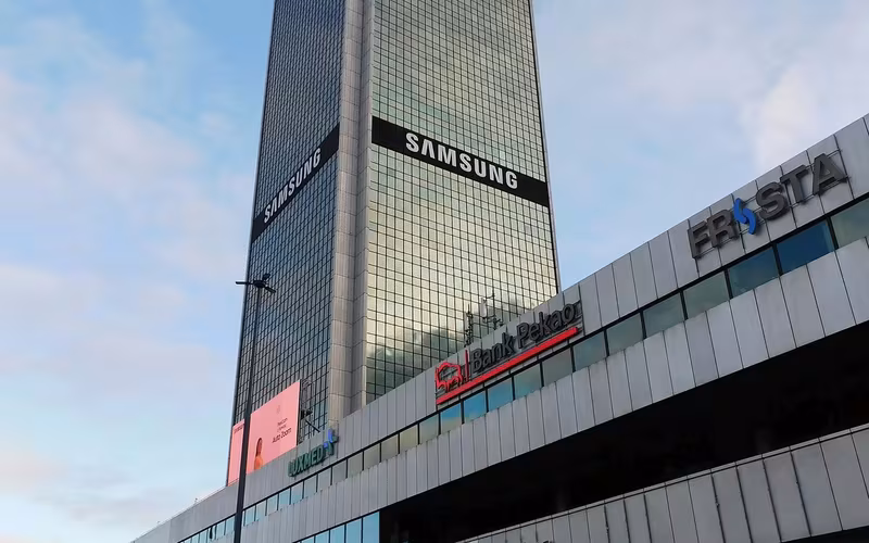 Centrum LIM with Presidential Hotel signage